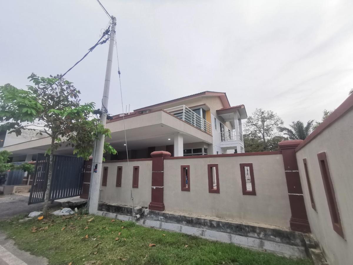 Oyo Homes 90524 D'J Pegaso Serom Homestay Muar Exterior photo