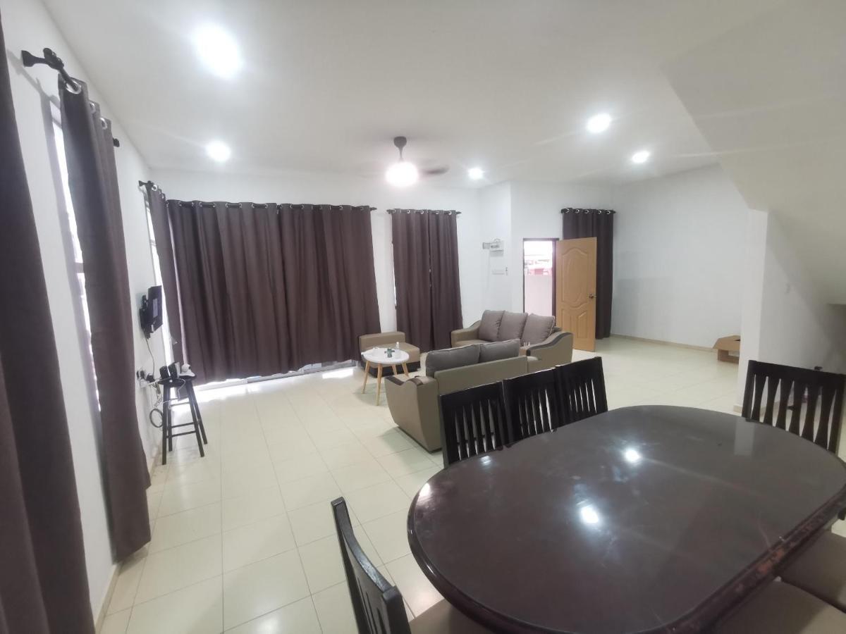 Oyo Homes 90524 D'J Pegaso Serom Homestay Muar Exterior photo